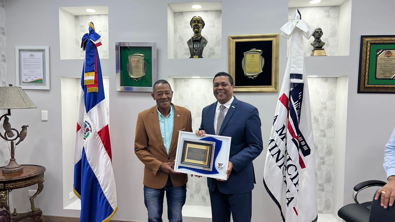 Nuestro alcalde reconoce y es reconocido en la Nueva Liga Municipal Dominicana